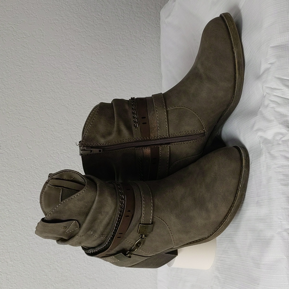 Short boots